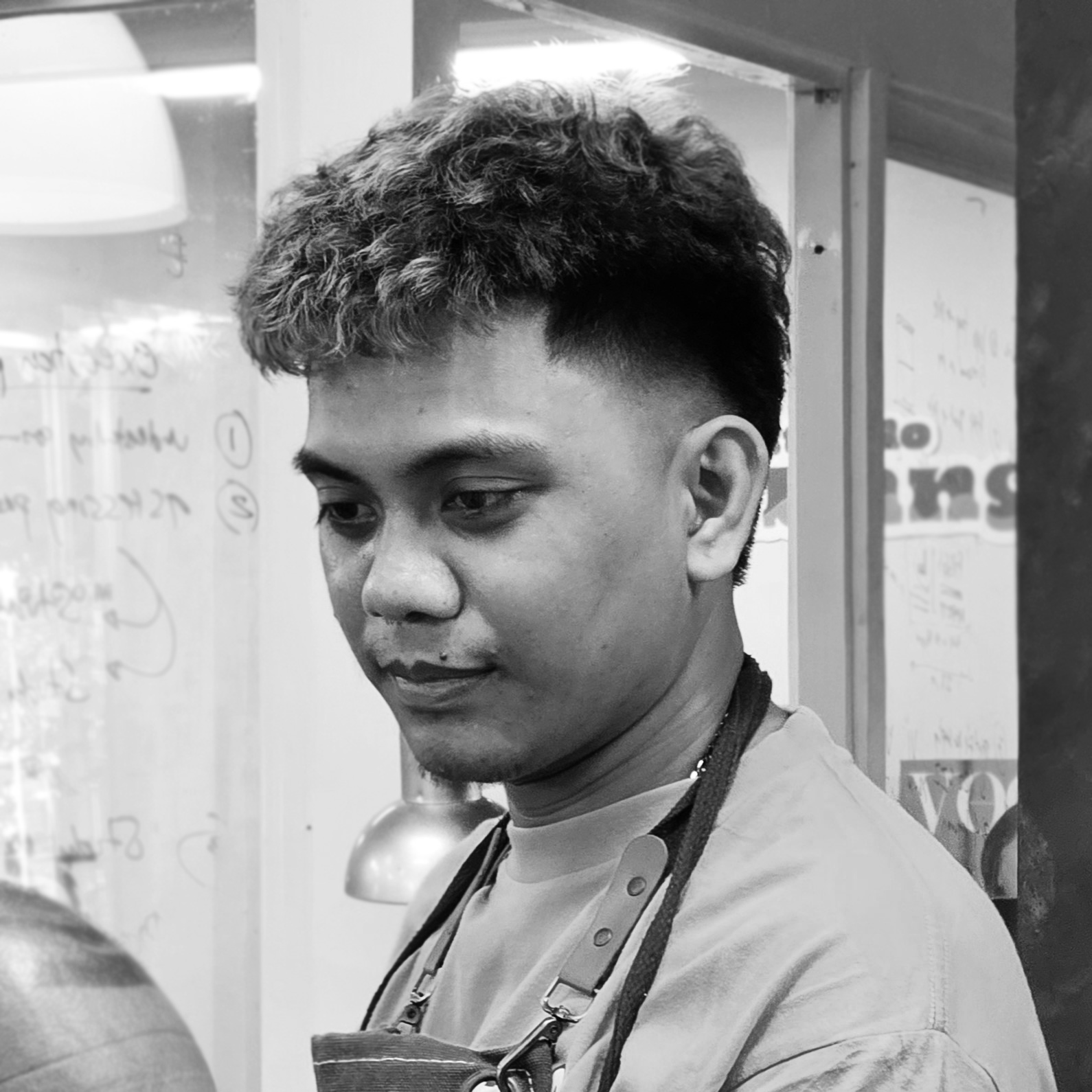 Roldan (Barber/Stylist)