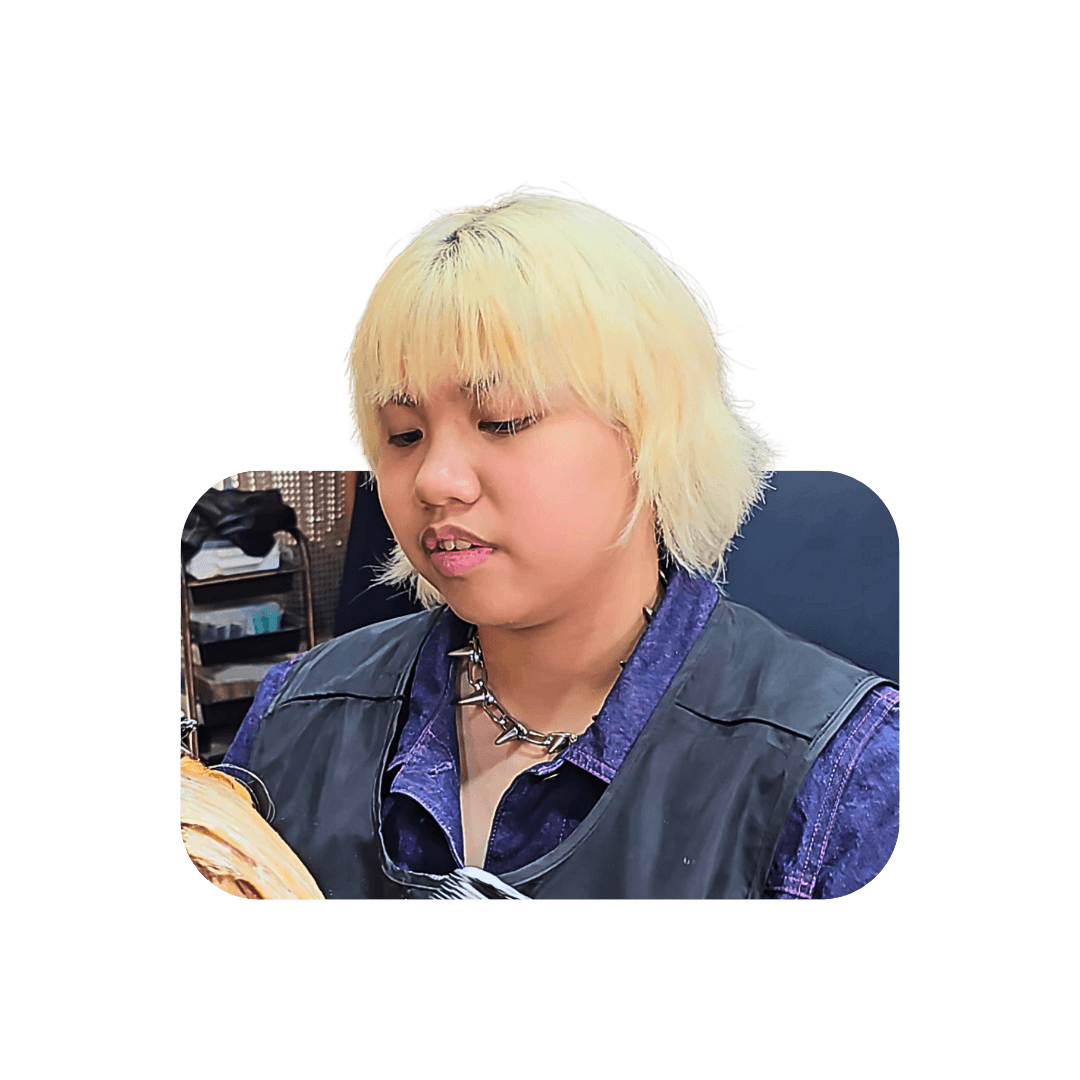 Hannah (She/Her | Part-time Colorist)